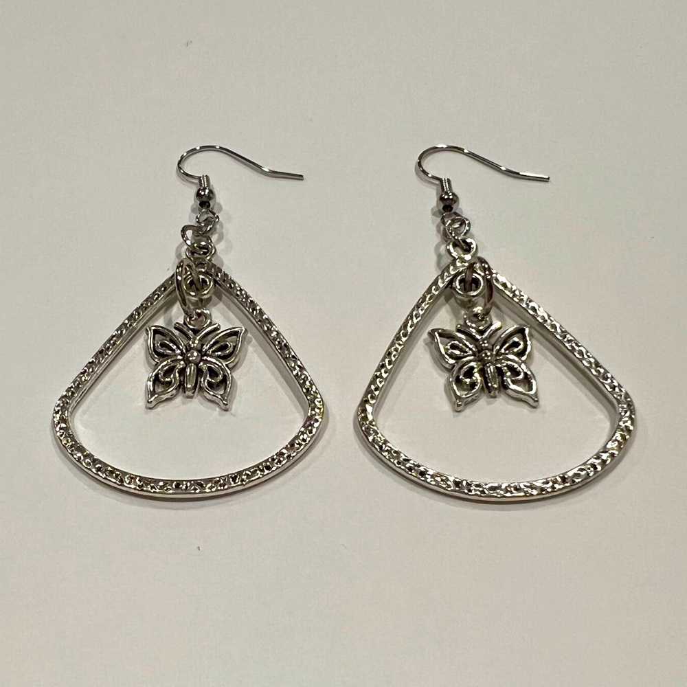 Butterfly 🦋 dangle charm earrings - Picture 3 of 6